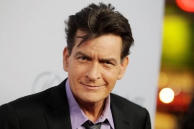 Charlie Sheen sẽ đi tù nếu hàng trăm người tình kiện tội cố ý lây nhiễm HIV