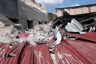 Hiện trường ngổn ngang của vụ tai nạn tường sập đè chết 3 người 