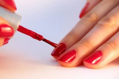 Giật mình sơn móng tay Trung Quốc gây sẩy thai, ung thư