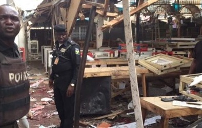 Bé gái 11 tuổi đánh bom liều chết giữa chợ, đoạt mạng 15 người