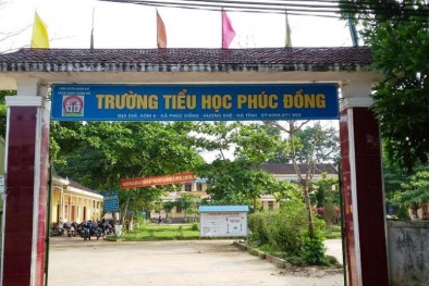 Rủ đàn em mang dùi cui điện tới trường học 'xử' bạn của con 