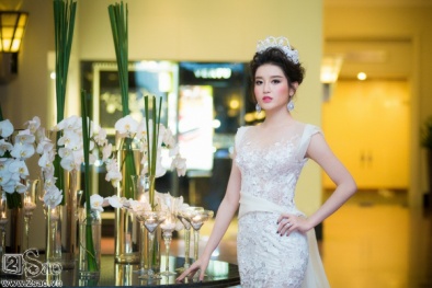 Huyền My khoe nhan sắc tựa ‘nữ thần’ trên sàn catwalk  