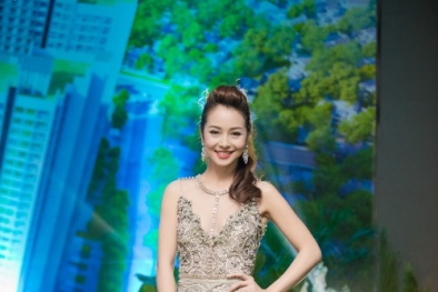 Jenifer Phạm khoe chân dài gợi cảm với đầm xuyên thấu