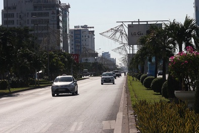 Dàn đèn gần 15 tỉ đồng chưa bàn giao đã tháo dỡ