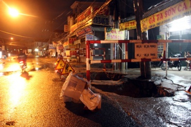 Đồng Nai: Hoảng hồn hố tử thần 'mọc' lên sau cơn mưa