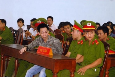 Kẻ sát nhân đoạt mạng 2 em vợ bật khóc nức nở giữa phiên tòa