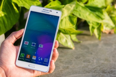 Những smartphone giá tầm trung thiết kế thời thượng, phần cứng đời mới