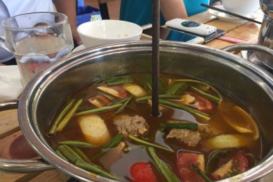 Thực hư chuột trên trần nhà hàng rơi vào nồi lẩu