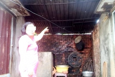 Bắt ngay tại trận giám đốc đang rình phụ nữ tắm