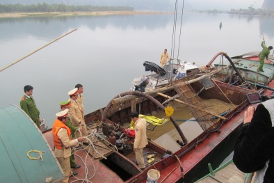 Phạt 3 cá nhân vì ‘hút’ cát trái phép
