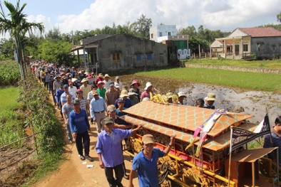 Đám tang ngư dân bị bắn chết trên biển: Nước mắt đã cạn khô
