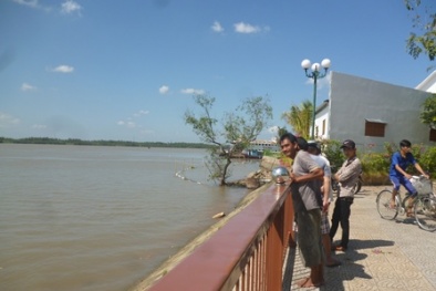 Bến Tre: Cái chết bí ẩn của cô gái mặc áo cưới nhảy sông tự tử