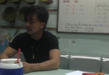 Không đội mũ bảo hiểm, người vi phạm tát vào mặt Thượng úy CSGT