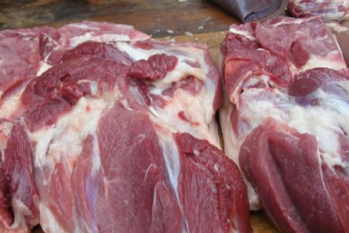 Kinh hoàng cảnh 'phù phép' cả tấn thịt lợn bẩn bán tràn lan ở Hà Nội