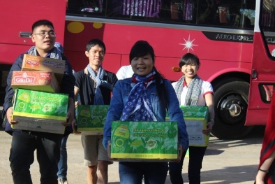 Trao hơn 1,3 tỷ đồng quà tặng cho người dân nghèo ở tỉnh Lâm Đồng