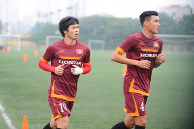 Bí ẩn bàn tay bó bột của Công Phượng