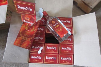 Hà Nội: Phát hiện cơ sở sản xuất hàng chục vạn chai rượu giả