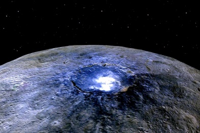 Giải mã ánh sáng bí ẩn trên bề mặt hành tinh lùn Ceres