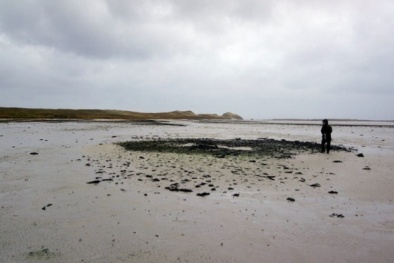 Khu định cư thời đồ đồng khổng lồ lộ diện trên bãi biển Scotland