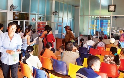 Vì sao 14 bệnh viện ở Đắk Lắk hết tiền trả lương?