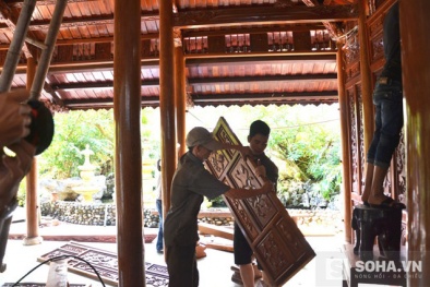 Bắt đầu đập bỏ biệt phủ 100 tỉ của đại gia vàng