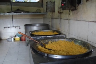 Bên trong cơ sở sản xuất chà bông heo bằng… thịt gà