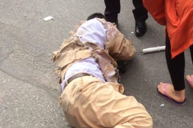 CSGT bị xe tải đâm gục xuống đường, kéo lê gần 20m