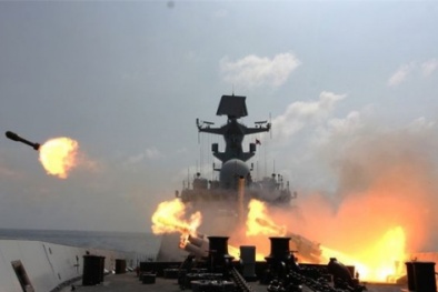 Chiến hạm Trung Quốc ồ ạt tập trận bắn đạn thật trên Biển Đông