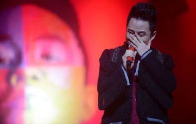 Tùng Dương bật khóc khi nhắc về con trai và bạn gái 6 năm