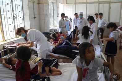 Học sinh tiểu học nôn ói, đau bụng sau khi ăn sữa chua Dutch Lady miễn phí 