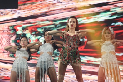 Hồ Ngọc Hà khoe vẻ sexy, Thu Minh khuấy động sân khấu 'Chào 2016'