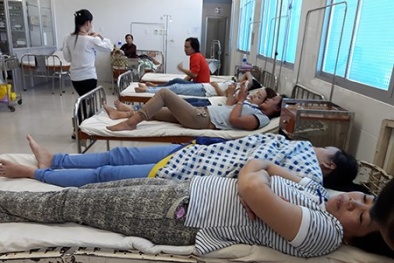 Thức ăn có vị lạ, nhiều công nhân nhập viện