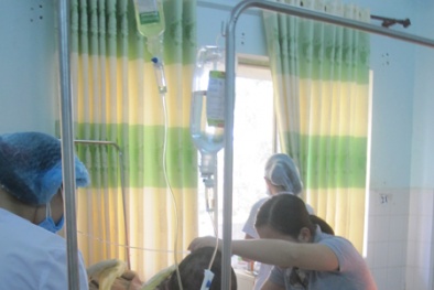 'Tắm xăng', nam thanh niên châm lửa tự thiêu trước sân nhà