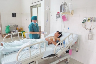 Nằm viện vẫn bị người tình đâm dao vào ngực 