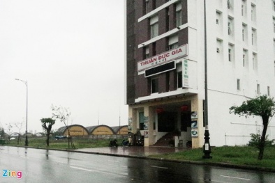 Nhà nghèo nhất thôn mua 12 lô đất sát sân bay quân sự