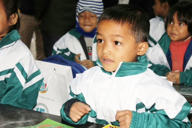 1.600 suất quà đến với các em học sinh nghèo tỉnh Quảng Bình