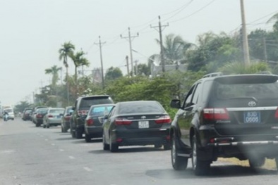 'Mãn nhãn' với đoàn xe công đi... ăn giỗ ở Sóc Trăng