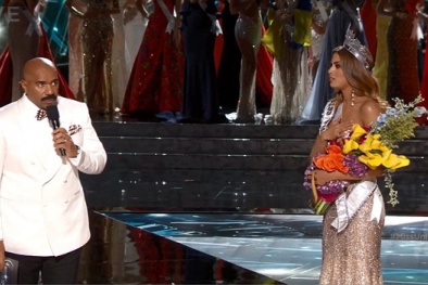 Cư dân mạng ‘xót thương’ cho MC dẫn chương trình Hoa hậu Hoàn vũ