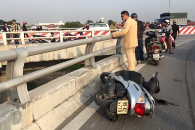 Nỗi đau đớn của người chồng đâm xe vào thành cầu khiến vợ rơi xuống đất tử vong