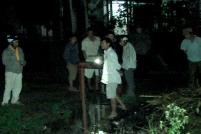 Đau đớn yêu cầu kênh ngưng xả nước để tìm con