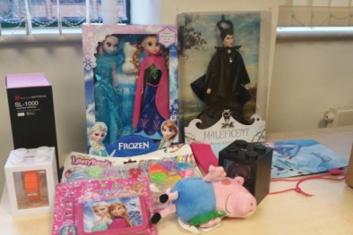 Cảnh báo đồ chơi giả chứa hóa chất độc hại dịp Giáng sinh