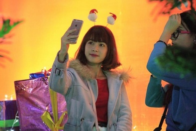 Những bình luận cực vui cùng khoảnh khắc 'tự sướng' của thiếu nữ đêm Giáng sinh