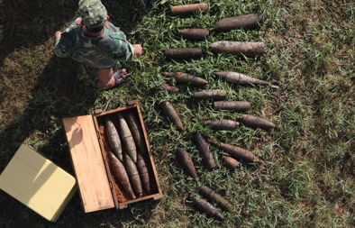 Trục vớt 3 tạ đạn 'tử thần' dưới gầm cầu Đạ Quay 