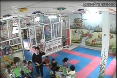 Trải lòng của mẹ cô giáo dúi đầu, lột quần áo trẻ giữa trời rét buốt vì tè dầm