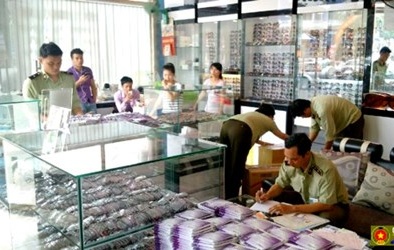 Tiêu hủy hàng ngàn mắt kính không rõ nguồn gốc