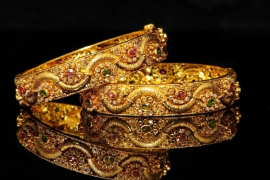 Cập nhật giá vàng trong nước ngày 28/12/2015: Giá vàng SJC giằng co mốc 33 triệu