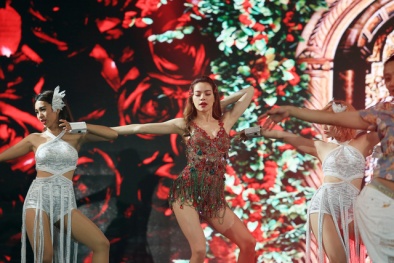 Hồ Ngọc Hà đẹp gợi cảm 'thiêu đốt' mọi ánh nhìn trong Chào xuân 2016 