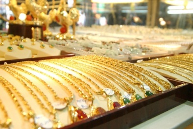 Giá vàng hôm nay 30/12/2015 ít biến động, giá dầu vọt tăng