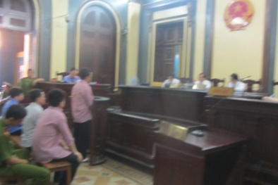 Nhiều cán bộ xuất nhập cảnh dính tới đường dây ‘Việt kiều hồi hương’ nhập lậu ô tô