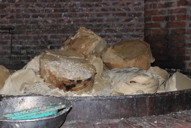 Gần 100 tấn mỡ bẩn suýt được ‘phù phép’ để chế biến bánh kẹo Tết